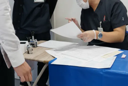 話し合う産業医